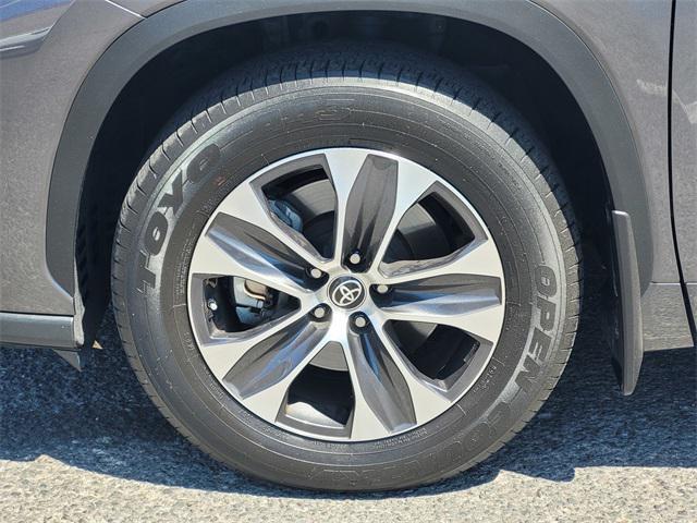 used 2022 Toyota Highlander car, priced at $41,320