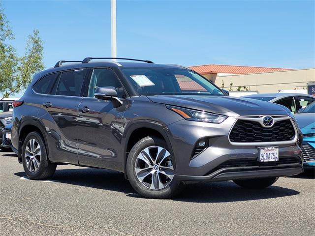 used 2022 Toyota Highlander car, priced at $41,320