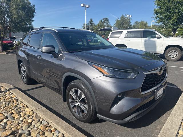 used 2022 Toyota Highlander car, priced at $42,016