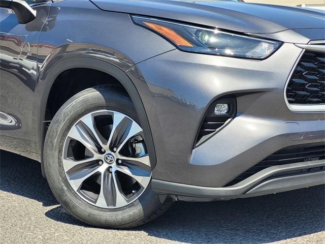 used 2022 Toyota Highlander car, priced at $41,320