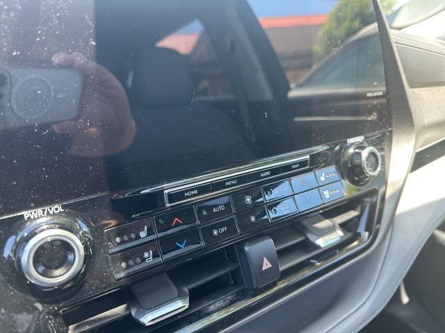 used 2022 Toyota Highlander Hybrid car, priced at $29,995