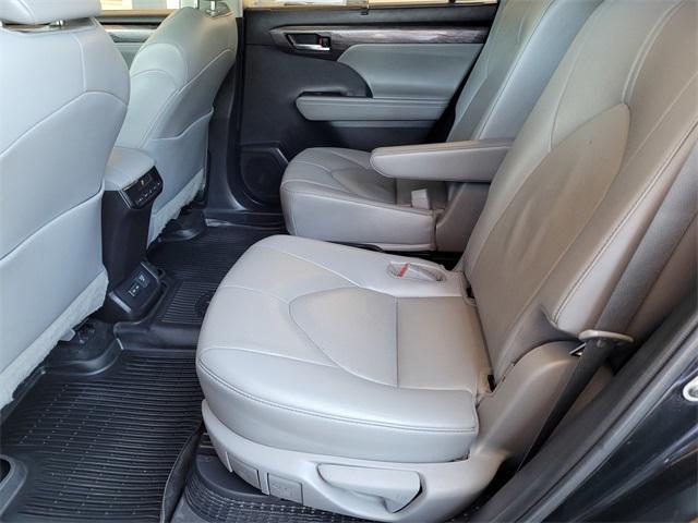 used 2022 Toyota Highlander Hybrid car, priced at $29,889
