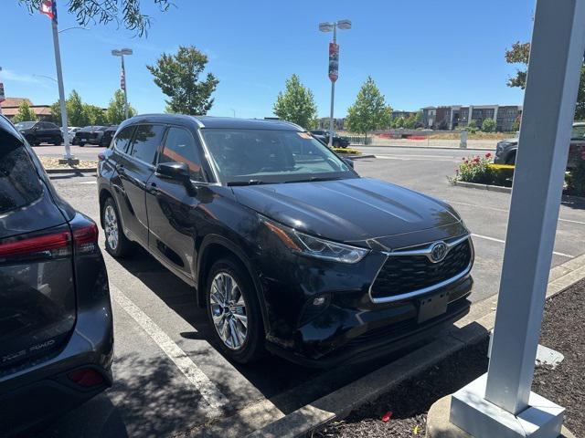 used 2022 Toyota Highlander Hybrid car, priced at $32,606