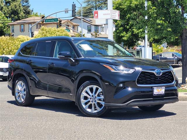 used 2022 Toyota Highlander Hybrid car, priced at $29,889