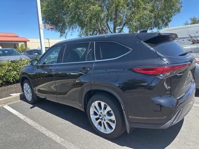 used 2022 Toyota Highlander Hybrid car, priced at $29,995