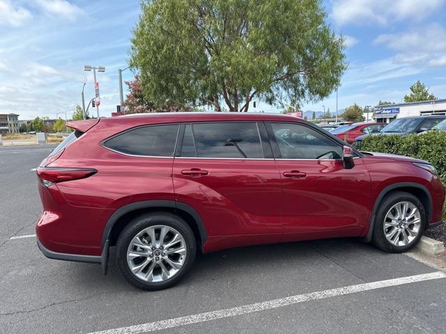 used 2020 Toyota Highlander car, priced at $37,951