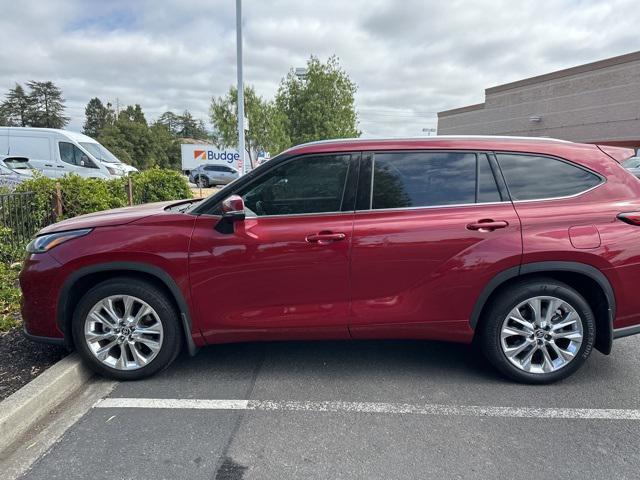 used 2020 Toyota Highlander car, priced at $37,951