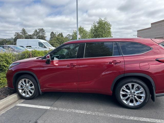 used 2020 Toyota Highlander car, priced at $37,951