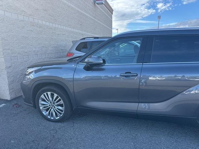 used 2023 Toyota Highlander car, priced at $28,379