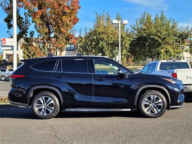 used 2022 Toyota Highlander Hybrid car, priced at $35,988