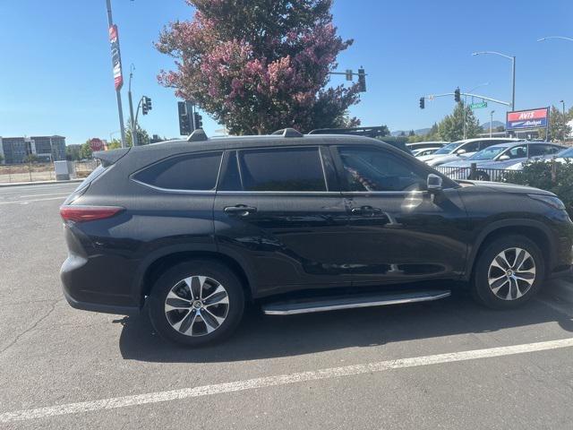 used 2022 Toyota Highlander Hybrid car, priced at $38,777