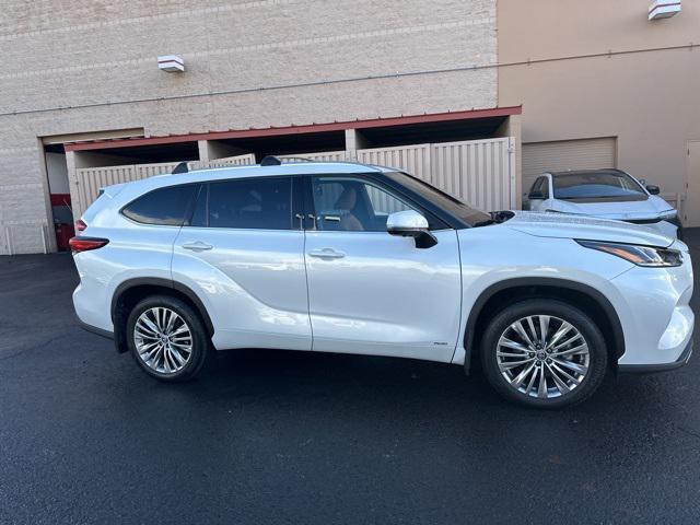 used 2023 Toyota Highlander Hybrid car, priced at $49,990