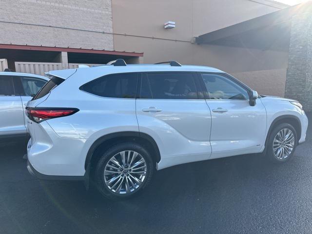 used 2023 Toyota Highlander Hybrid car, priced at $49,990