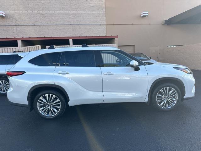 used 2023 Toyota Highlander Hybrid car, priced at $49,990