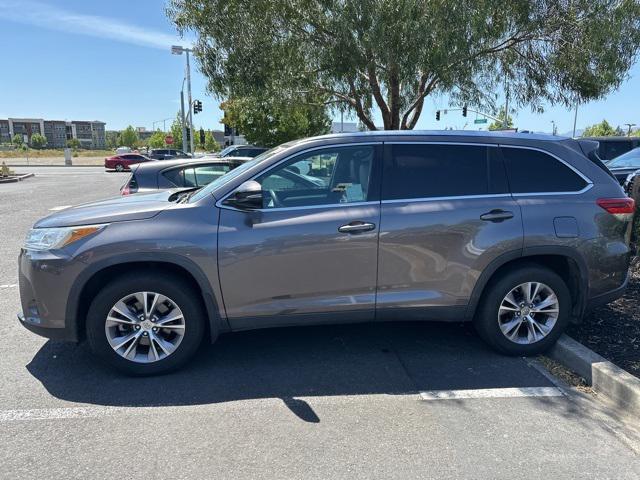 used 2019 Toyota Highlander car, priced at $29,995