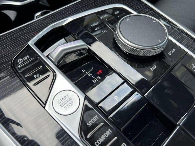 new 2025 BMW X7 car, priced at $99,655