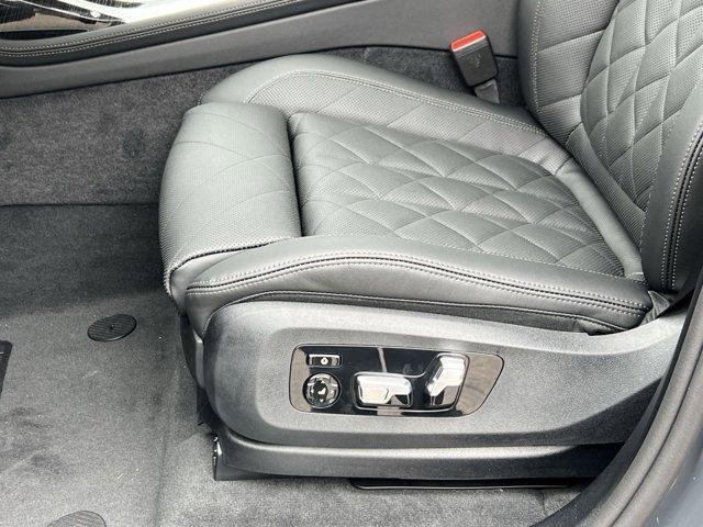 new 2026 BMW X7 car, priced at $102,080
