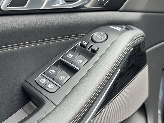 new 2026 BMW X7 car, priced at $102,080