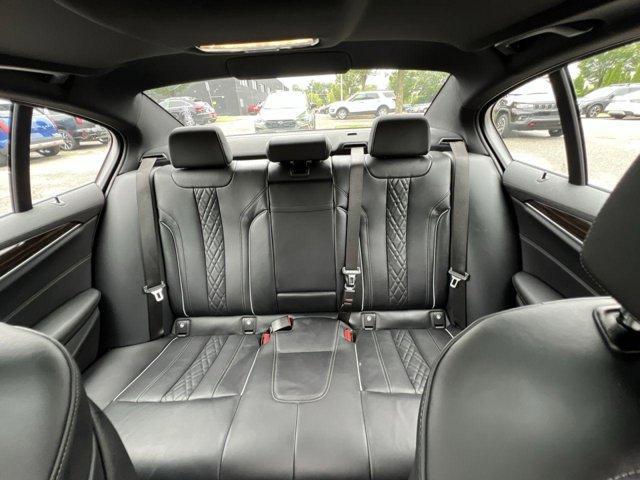 used 2022 BMW M550 car