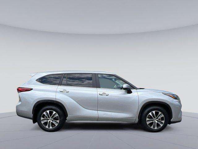 used 2023 Toyota Highlander car, priced at $36,514