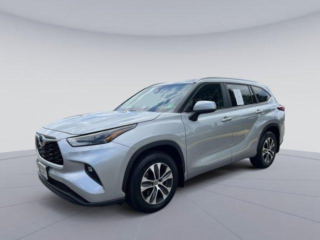 used 2023 Toyota Highlander car, priced at $36,739