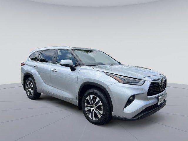 used 2023 Toyota Highlander car, priced at $36,514