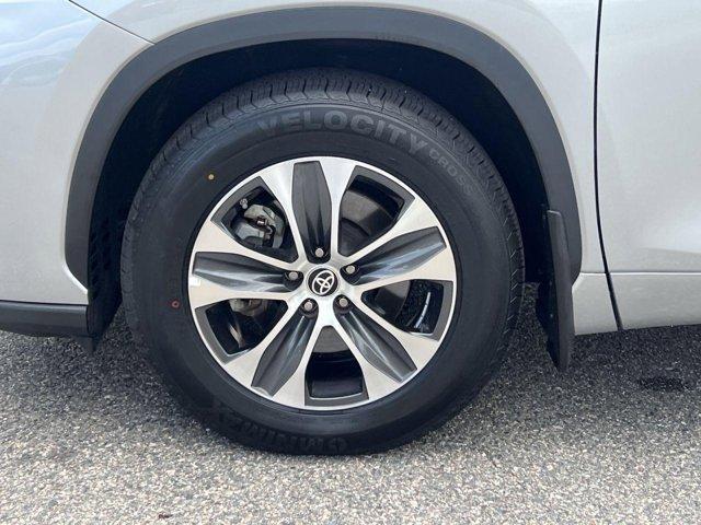 used 2023 Toyota Highlander car, priced at $36,514