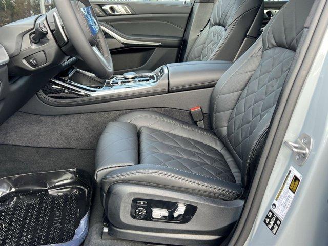 new 2026 BMW X7 car, priced at $100,130