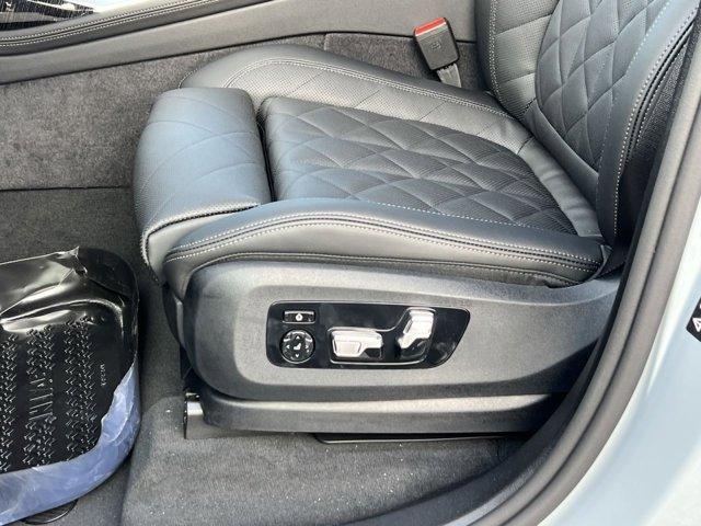 new 2026 BMW X7 car, priced at $100,130