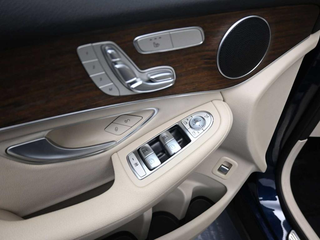 used 2022 Mercedes-Benz GLC 300 car