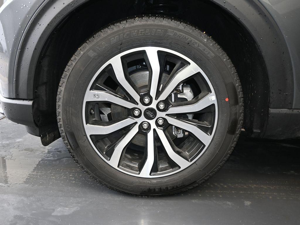 new 2025 Ford Explorer car, priced at $49,357
