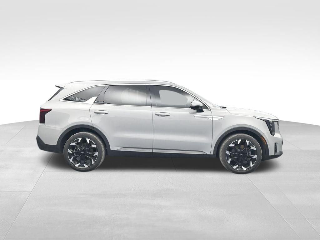 used 2024 Kia Sorento car, priced at $34,373