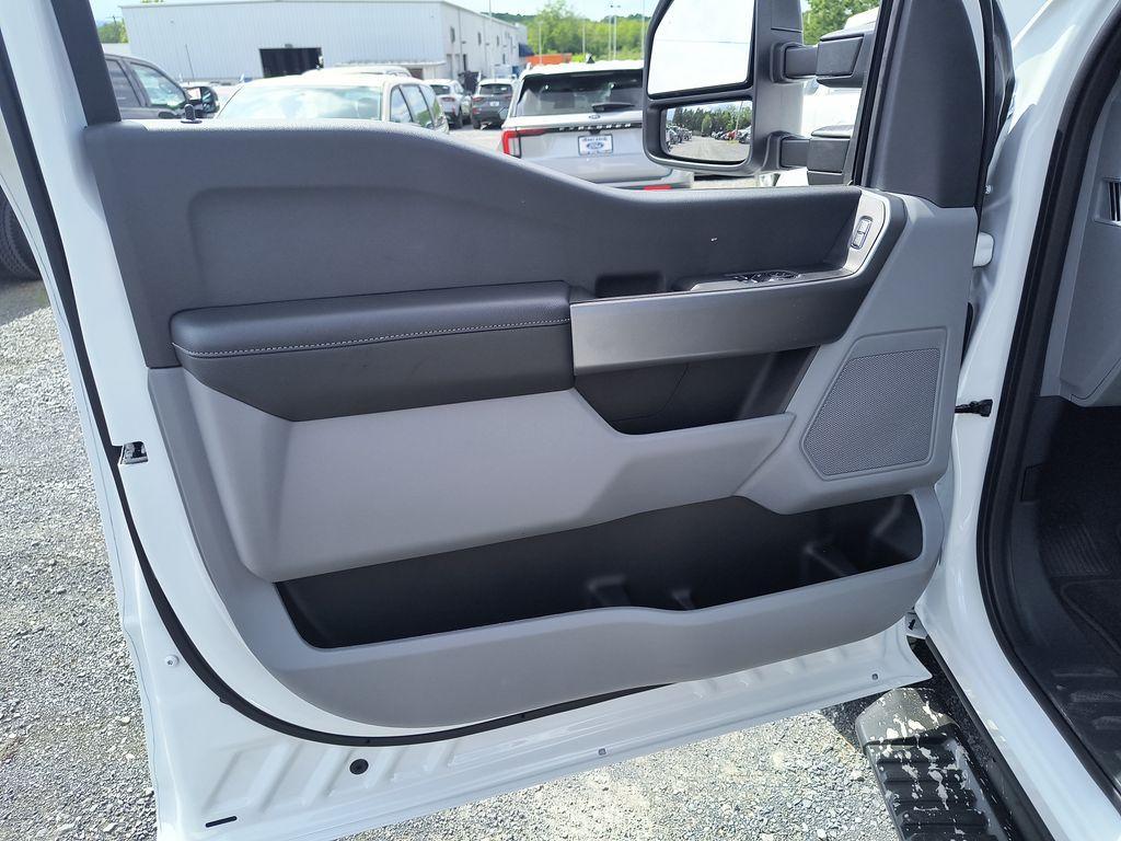 new 2025 Ford F-350 car, priced at $56,615