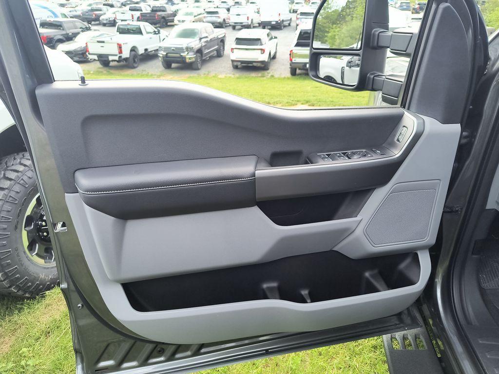 new 2025 Ford F-350 car, priced at $62,026