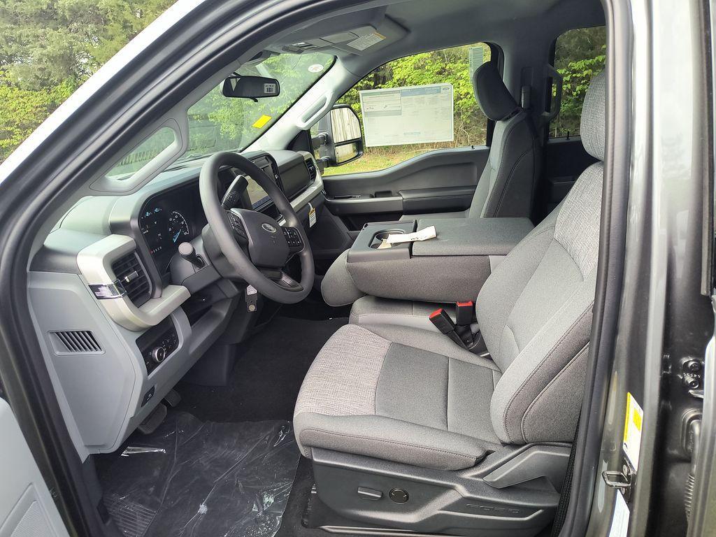 new 2025 Ford F-350 car, priced at $62,026