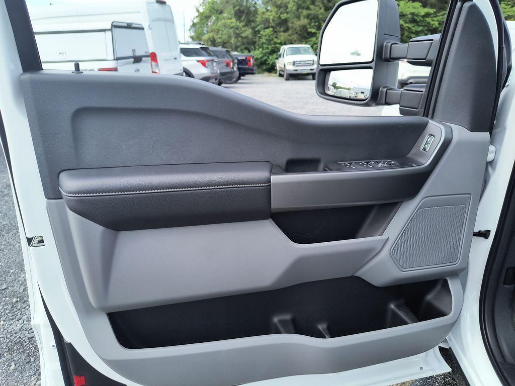 new 2025 Ford F-350 car, priced at $58,583