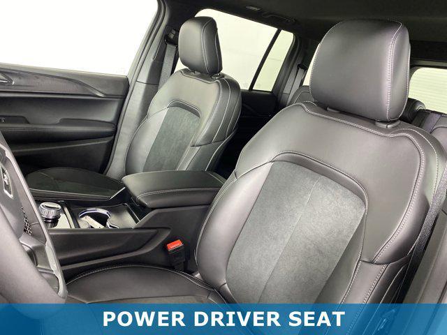 new 2025 Jeep Grand Cherokee car, priced at $41,295