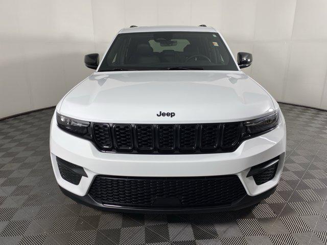 new 2025 Jeep Grand Cherokee car, priced at $40,098