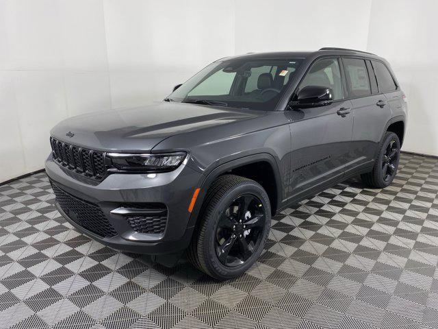 new 2025 Jeep Grand Cherokee car, priced at $43,210