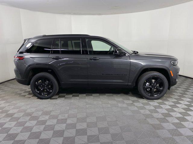 new 2025 Jeep Grand Cherokee car, priced at $43,210