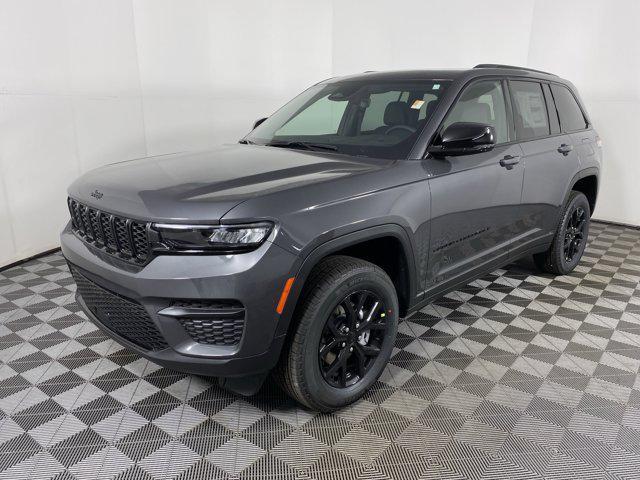 new 2025 Jeep Grand Cherokee car, priced at $41,004