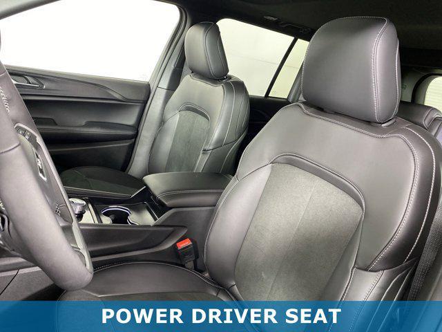 new 2025 Jeep Grand Cherokee car, priced at $41,004