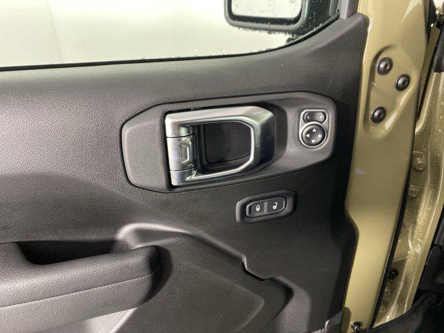 new 2025 Jeep Gladiator car, priced at $48,677