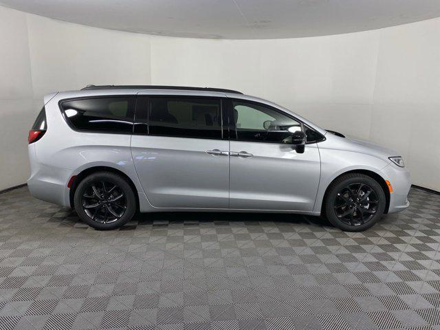 new 2024 Chrysler Pacifica car, priced at $38,695