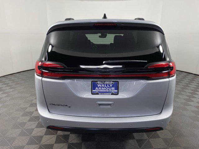 new 2024 Chrysler Pacifica car, priced at $38,695