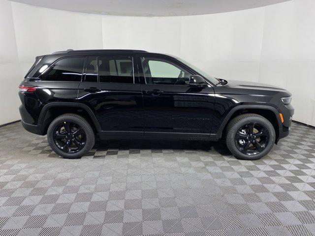 new 2025 Jeep Grand Cherokee car, priced at $45,885