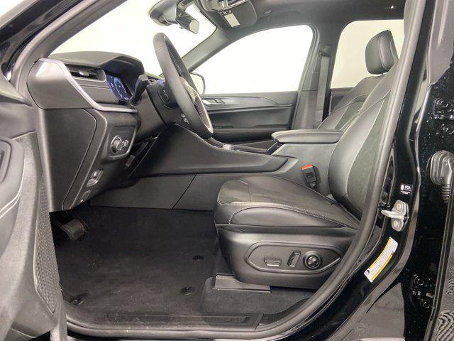 new 2025 Jeep Grand Cherokee car, priced at $41,004