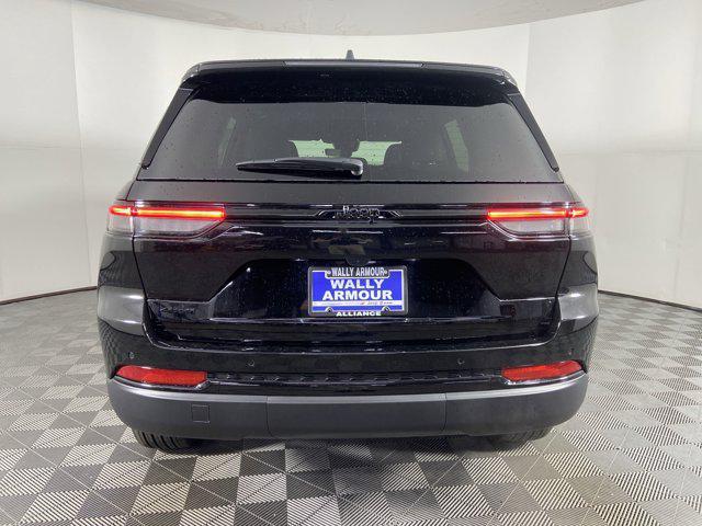 new 2025 Jeep Grand Cherokee car, priced at $41,004