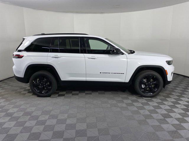 new 2025 Jeep Grand Cherokee car, priced at $45,687