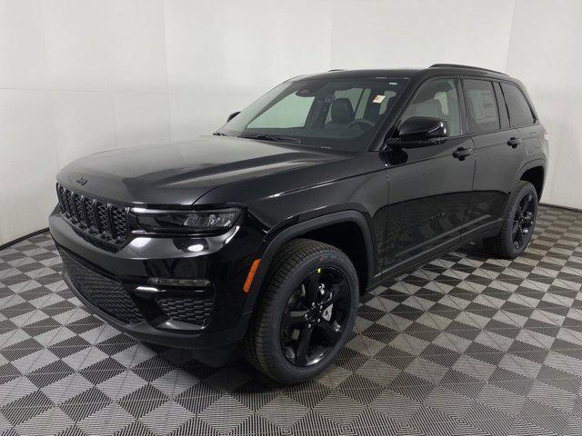 new 2025 Jeep Grand Cherokee car, priced at $45,695